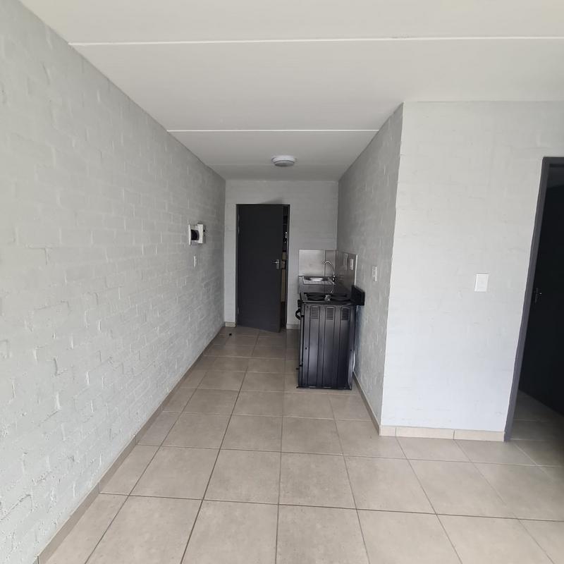To Let 2 Bedroom Property for Rent in Goodwood Central Western Cape